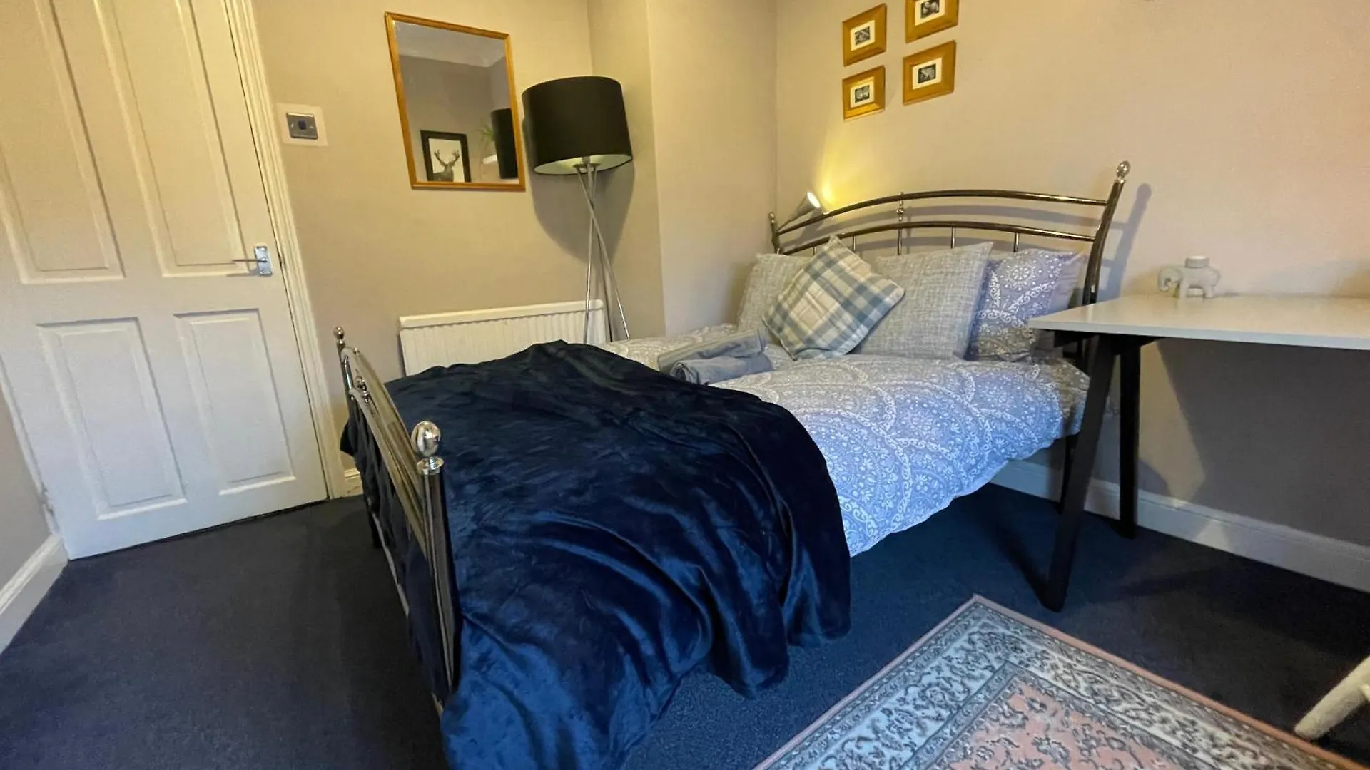 Stylish And Artistic Flat In Southend On Sea Apartment